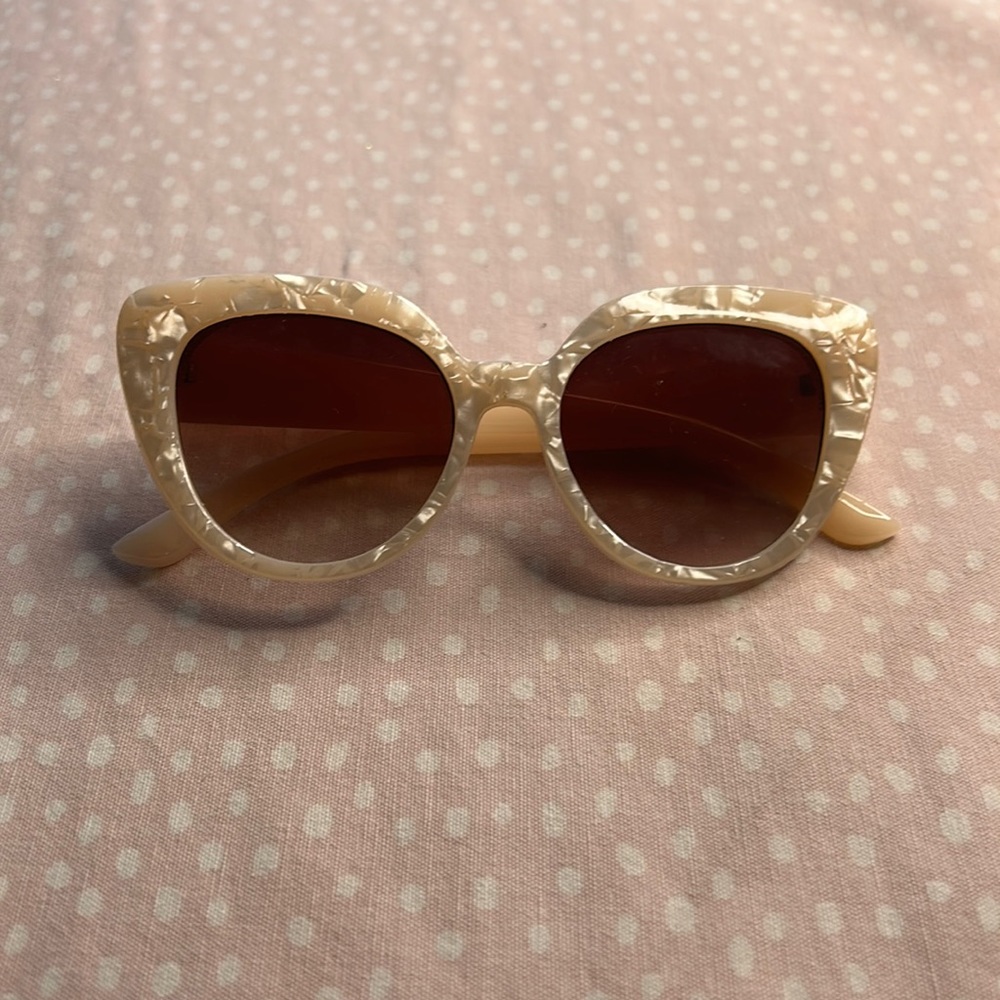 Aeropostale Cat Eye Sunglasses